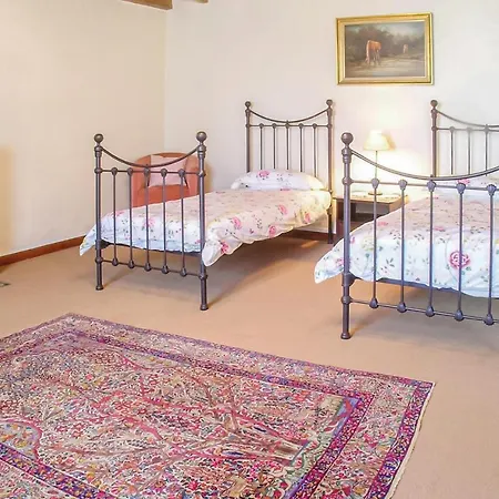 Awesome In With 5 Bedrooms, Private Swimming Pool And Heated Swimming Pool *