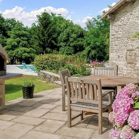 Awesome In With 5 Bedrooms, Private Swimming Pool And Heated Swimming Pool Casa de Férias Souvigné